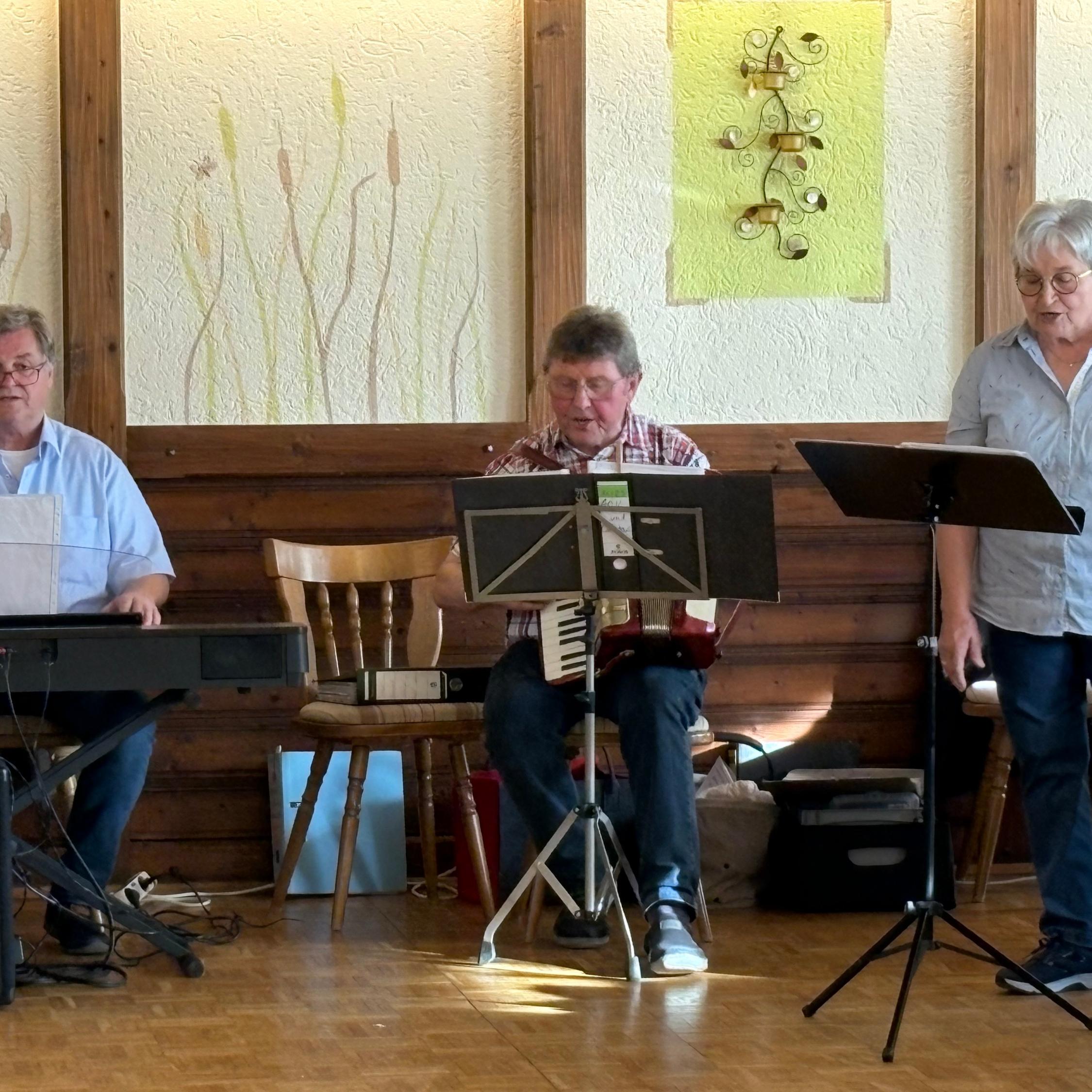Bild vom Wirtshaussingen 2027 mit dem Trio 'Fränkischer Wind'