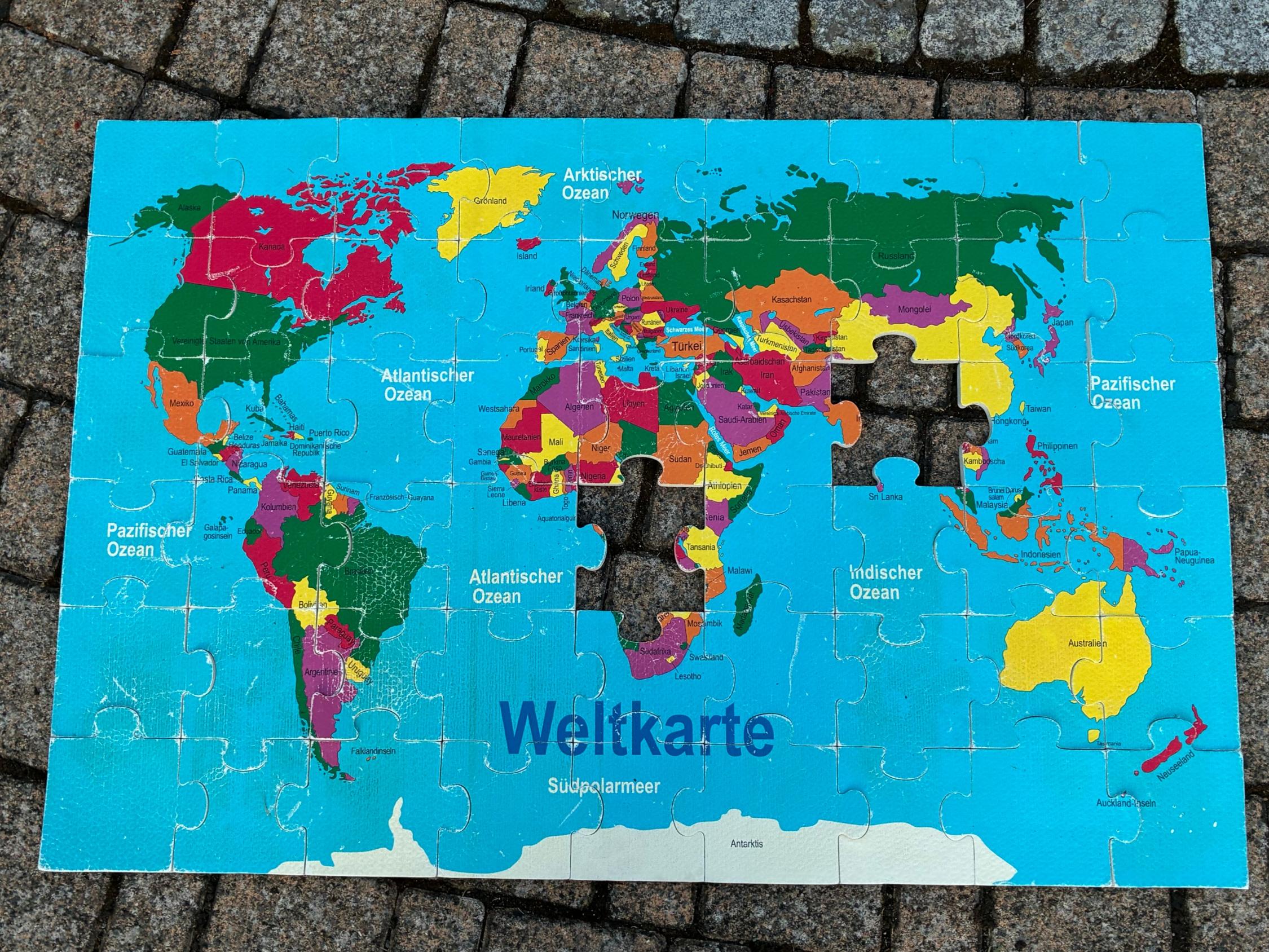 Jugendgottesdienst in Mainroth, Weltkarte, Puzzle